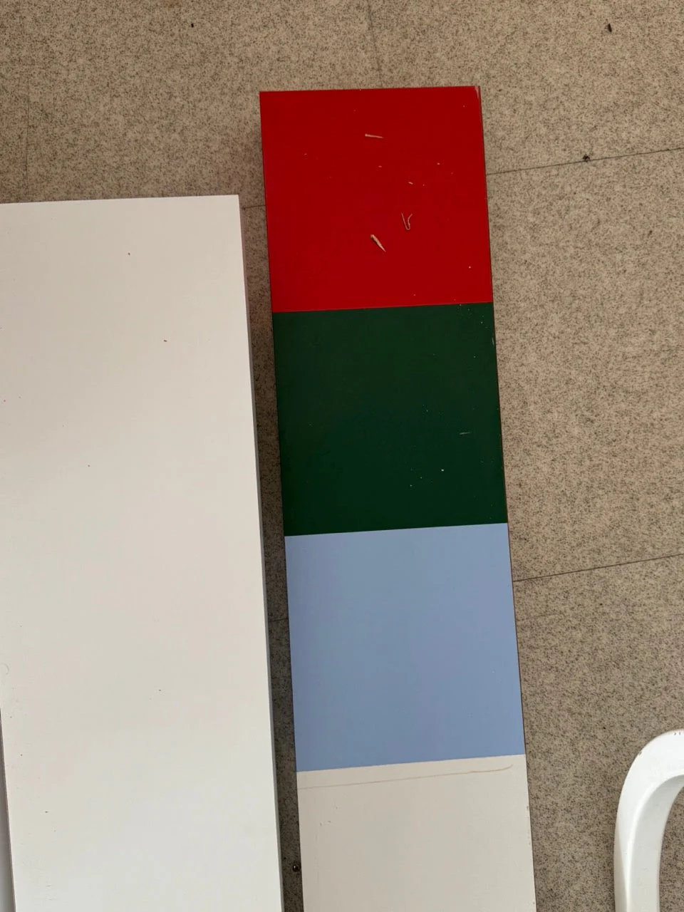 3 x Retail display wavy white panels with coloured ends - Image 3