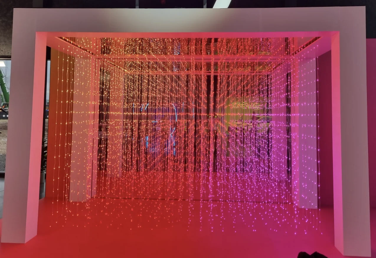3D Mirrored LED Cube Installation | Infinity Mirror Effect | Event, Retail & Brand Activation - Image 3