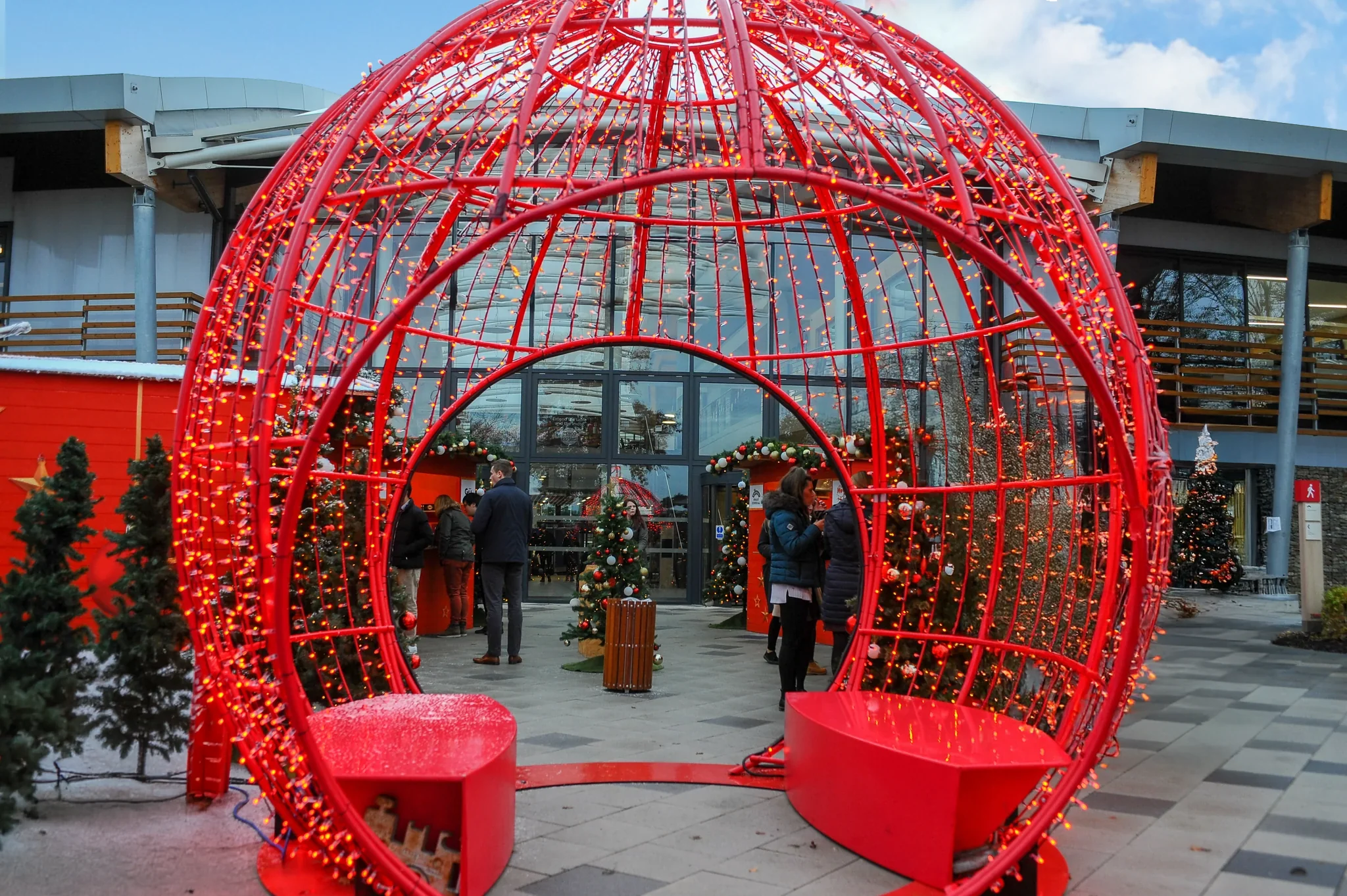 Sculptural Steel Bauble – Immersive 4m Walk-Through Installation - Image 4