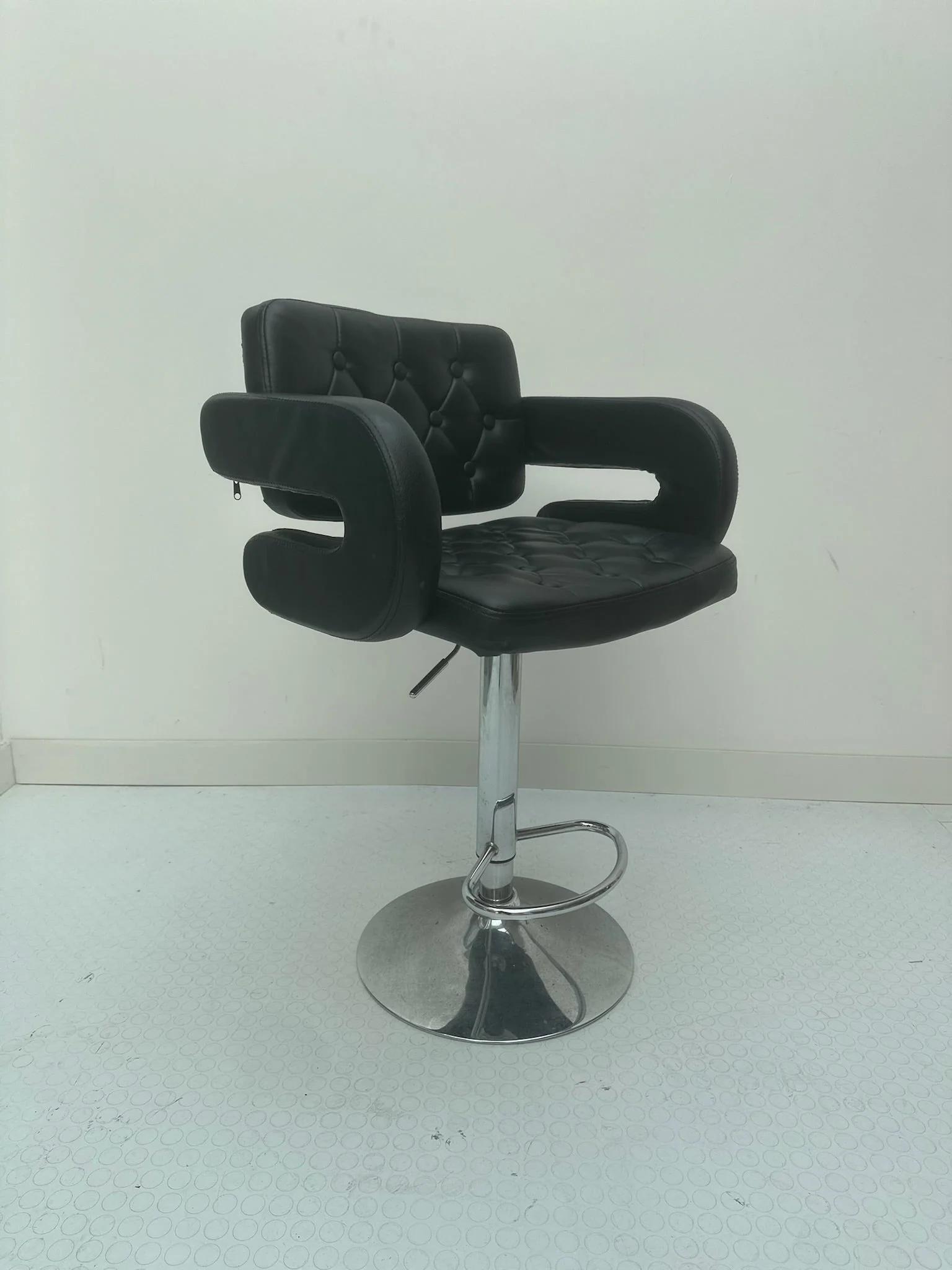 Leather tufted bar stool - Image 4