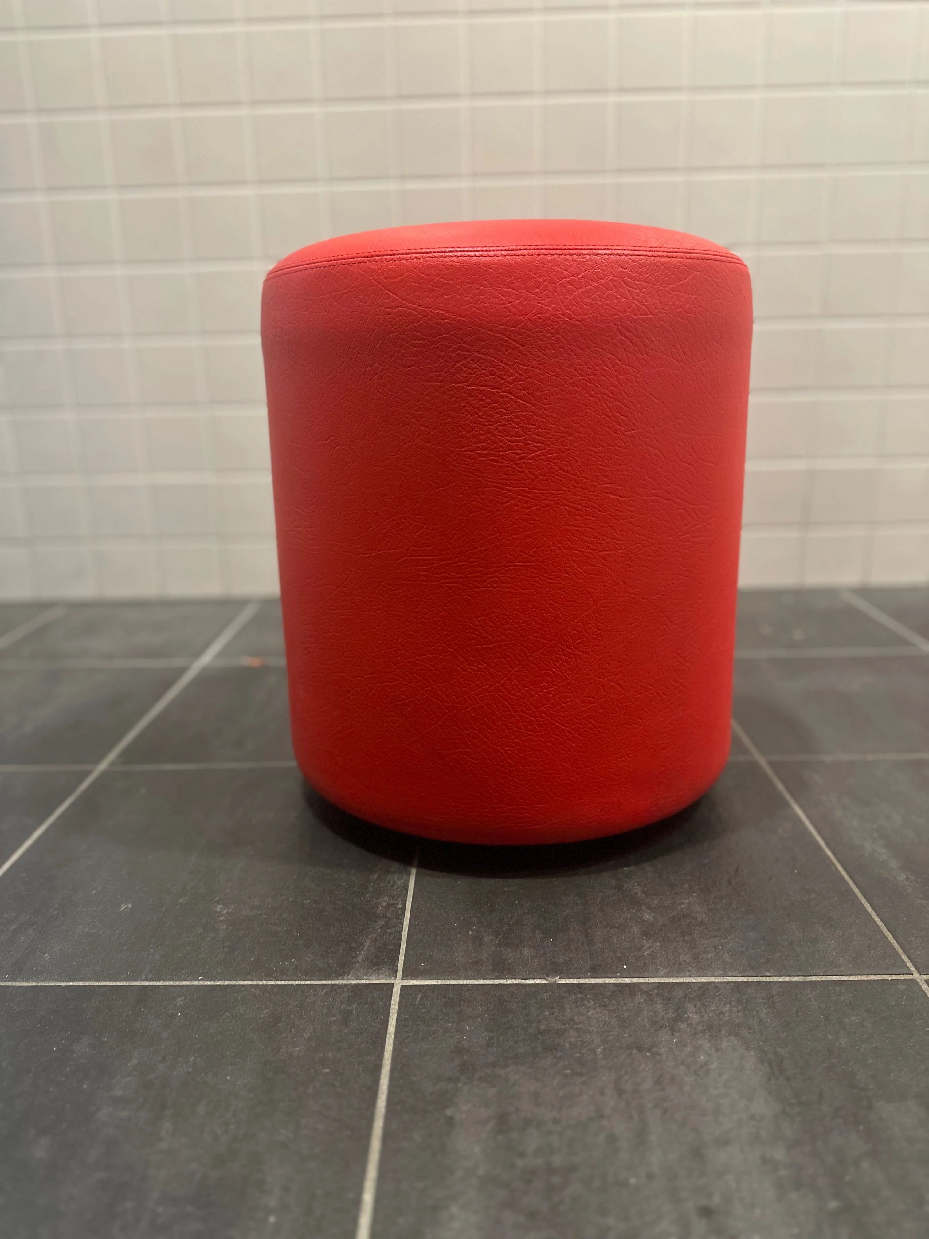 Red cushion poofs (set of 3) - Image 2