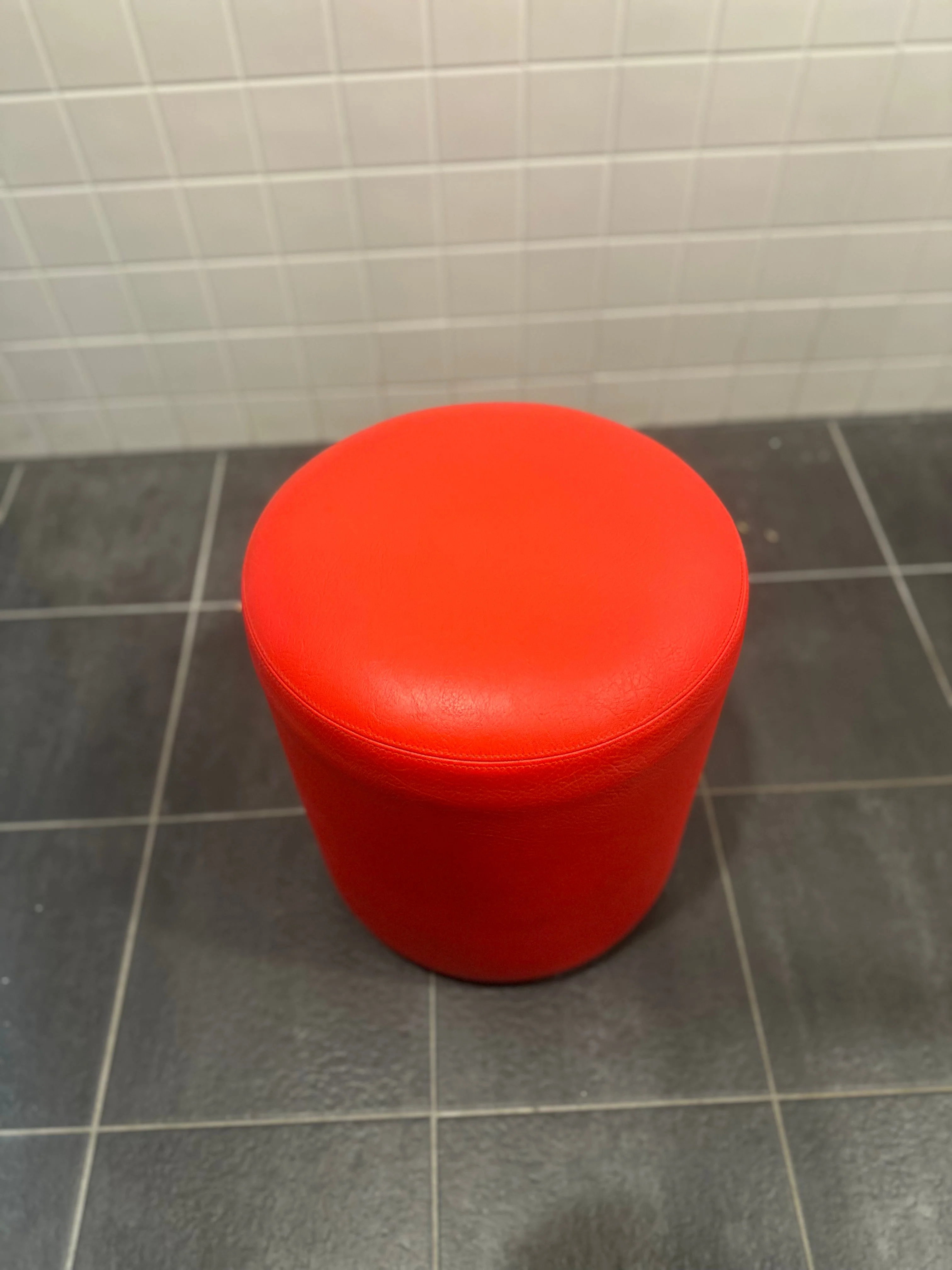 Red cushion poofs (set of 3) - Image 3