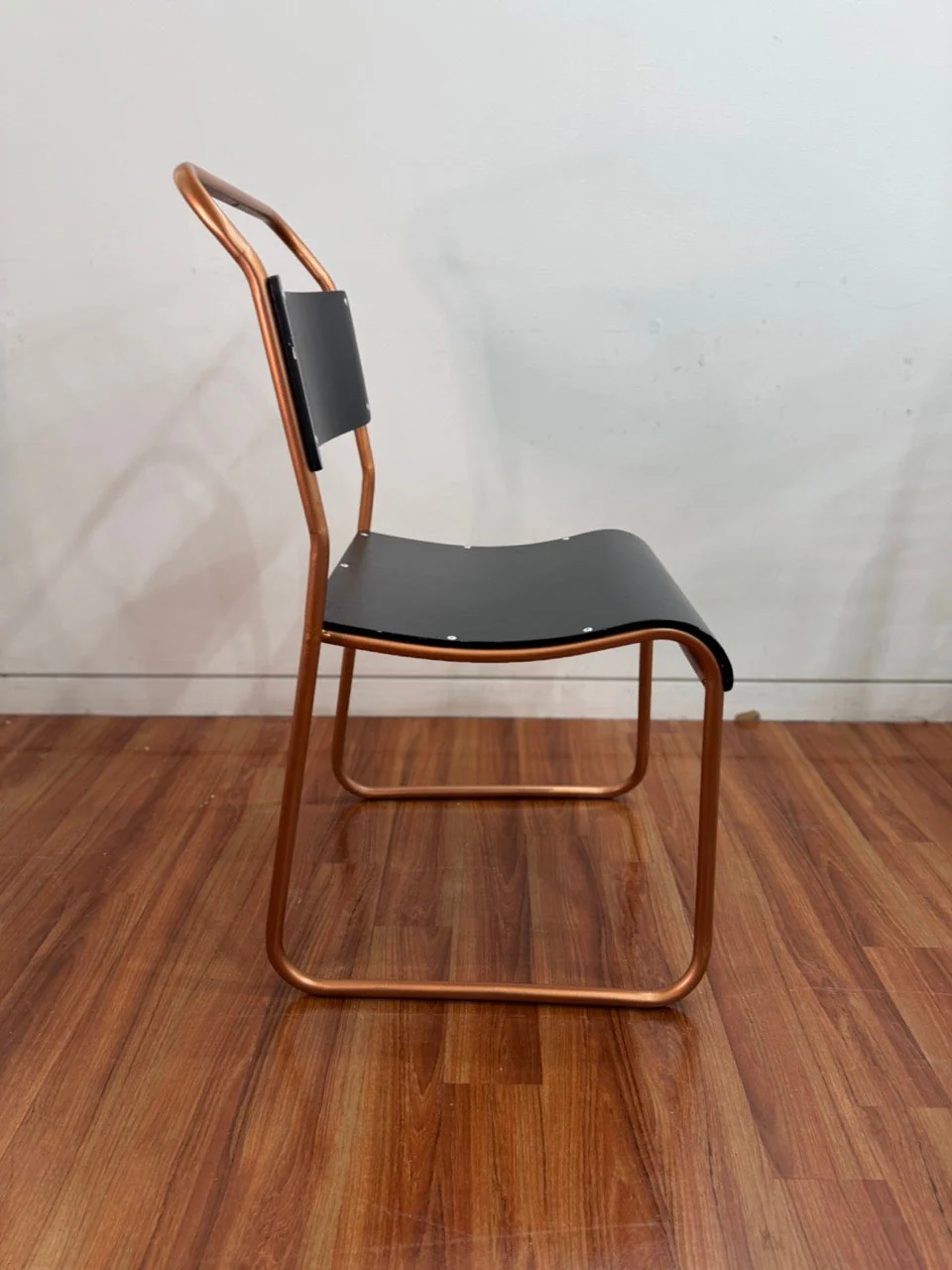 Vintage stackable chairs - black seat, bronze coloured frame (set of 2) - Image 4