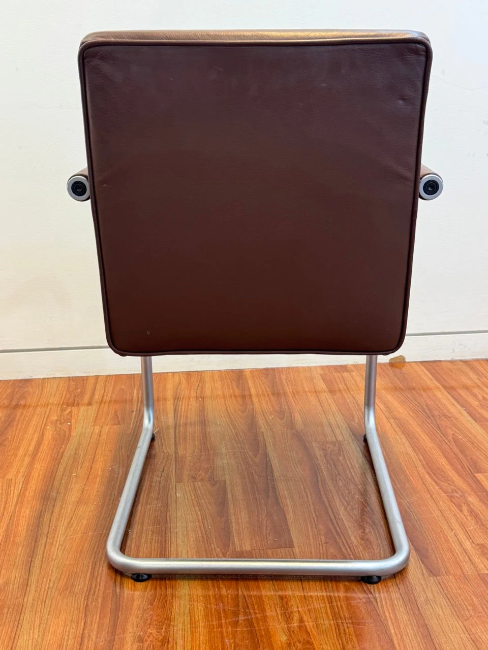 Vitra Visavis Brown Leather Reception Chair - Image 3